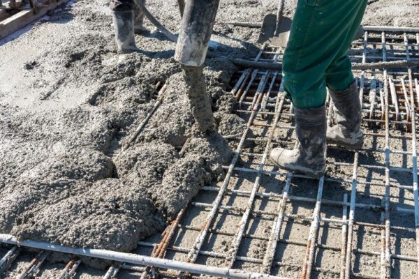 wylewka betonowa, fundamenty na budowie